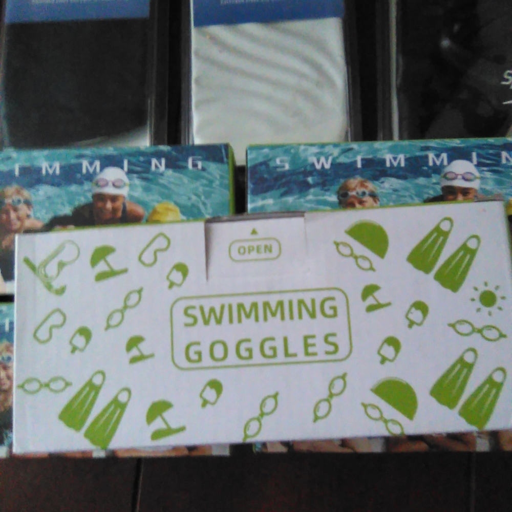Goggles and swimming cap bundle set